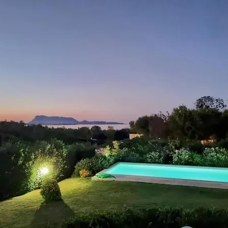 With Pool, Garden And Sea View Villa *
