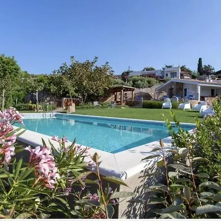 With Pool, Garden And Sea View Willa San Teodoro (Sardinia)