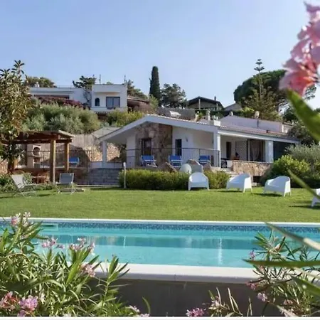 With Pool, Garden And Sea View * 圣特奥多罗