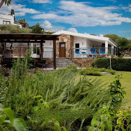 Willa With Pool, Garden And Sea View *