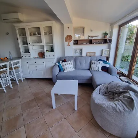 With Pool, Garden And Sea View Willa